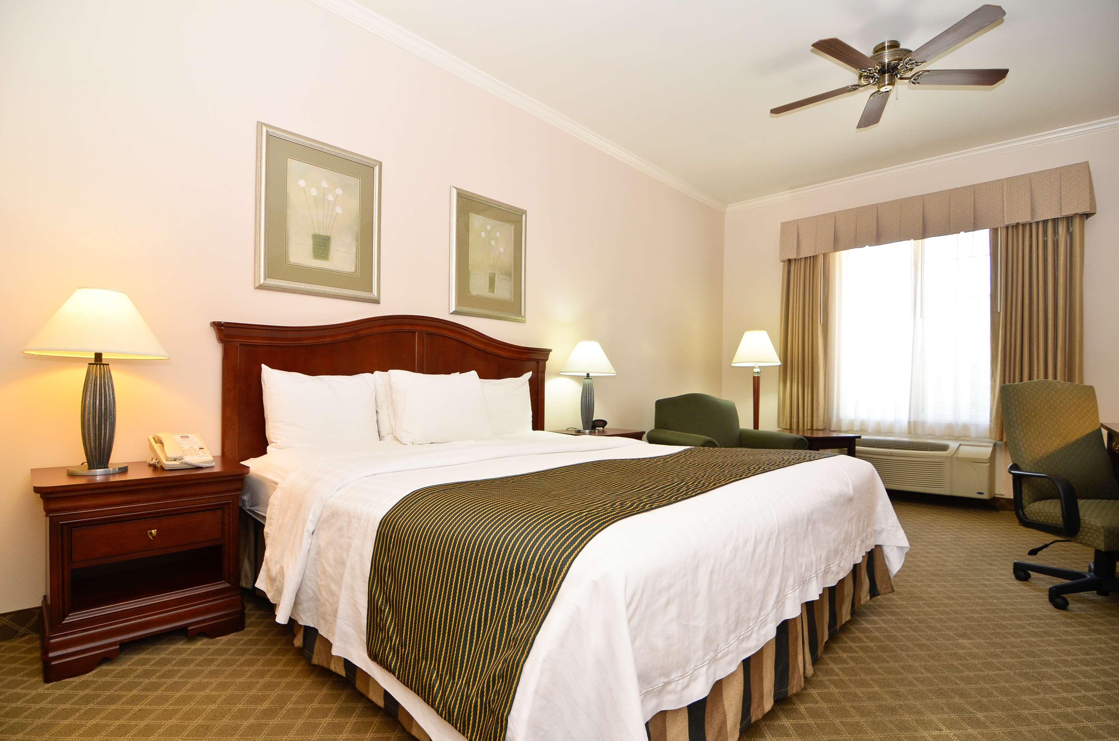 Best Western Plus Country Park Hotel Tehachapi Room photo