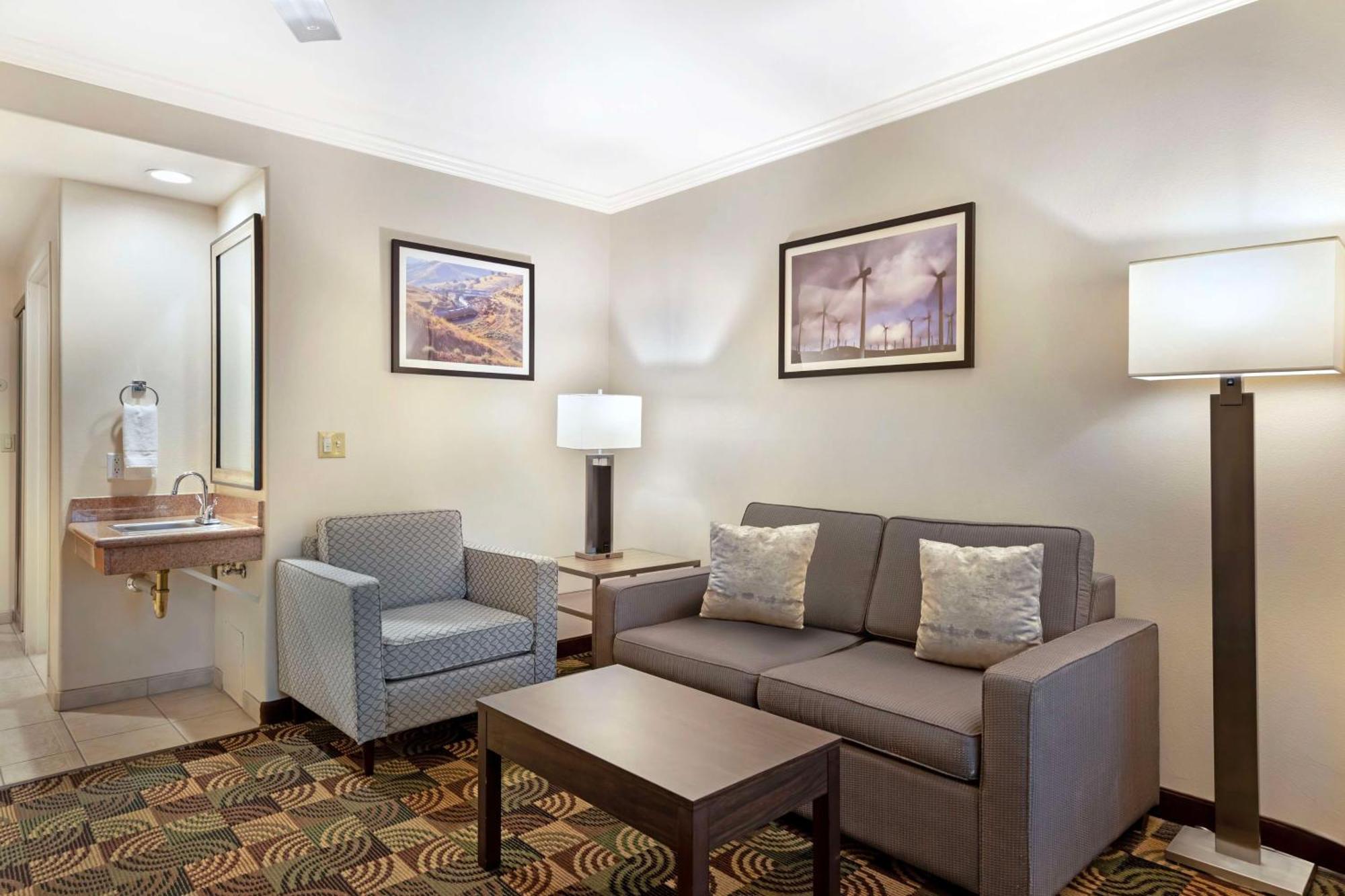 Best Western Plus Country Park Hotel Tehachapi Exterior photo