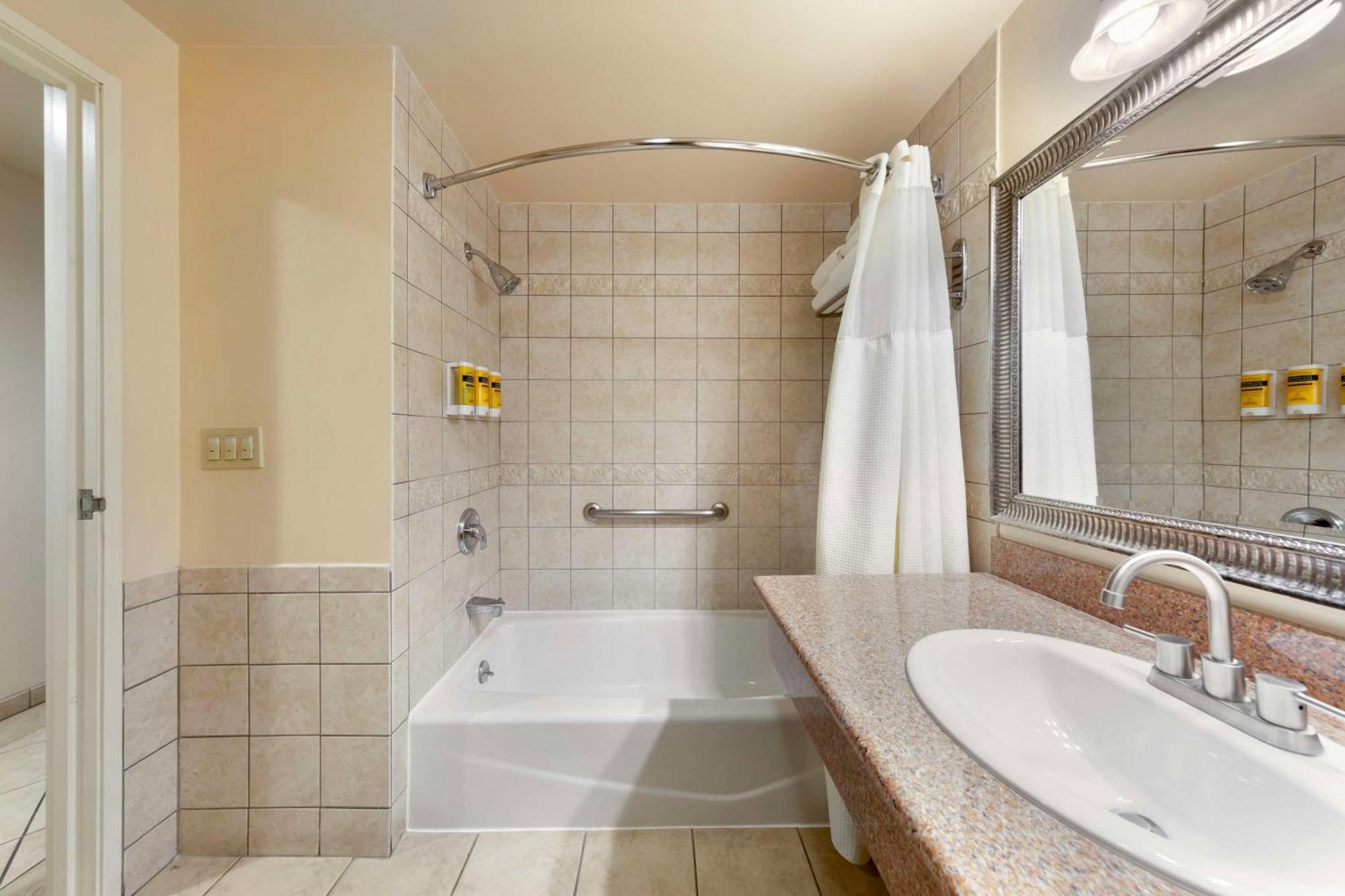 Best Western Plus Country Park Hotel Tehachapi Exterior photo