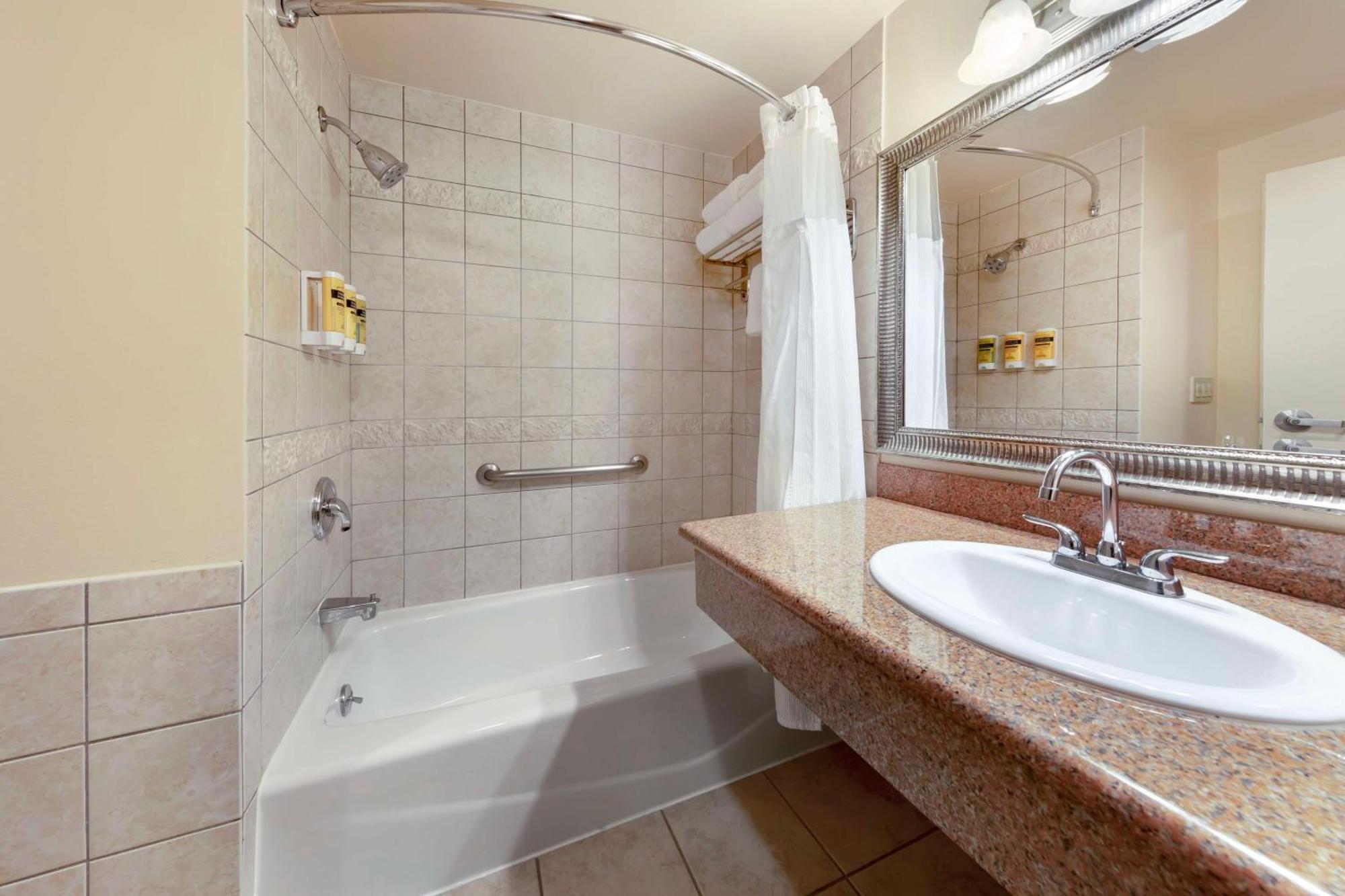Best Western Plus Country Park Hotel Tehachapi Exterior photo