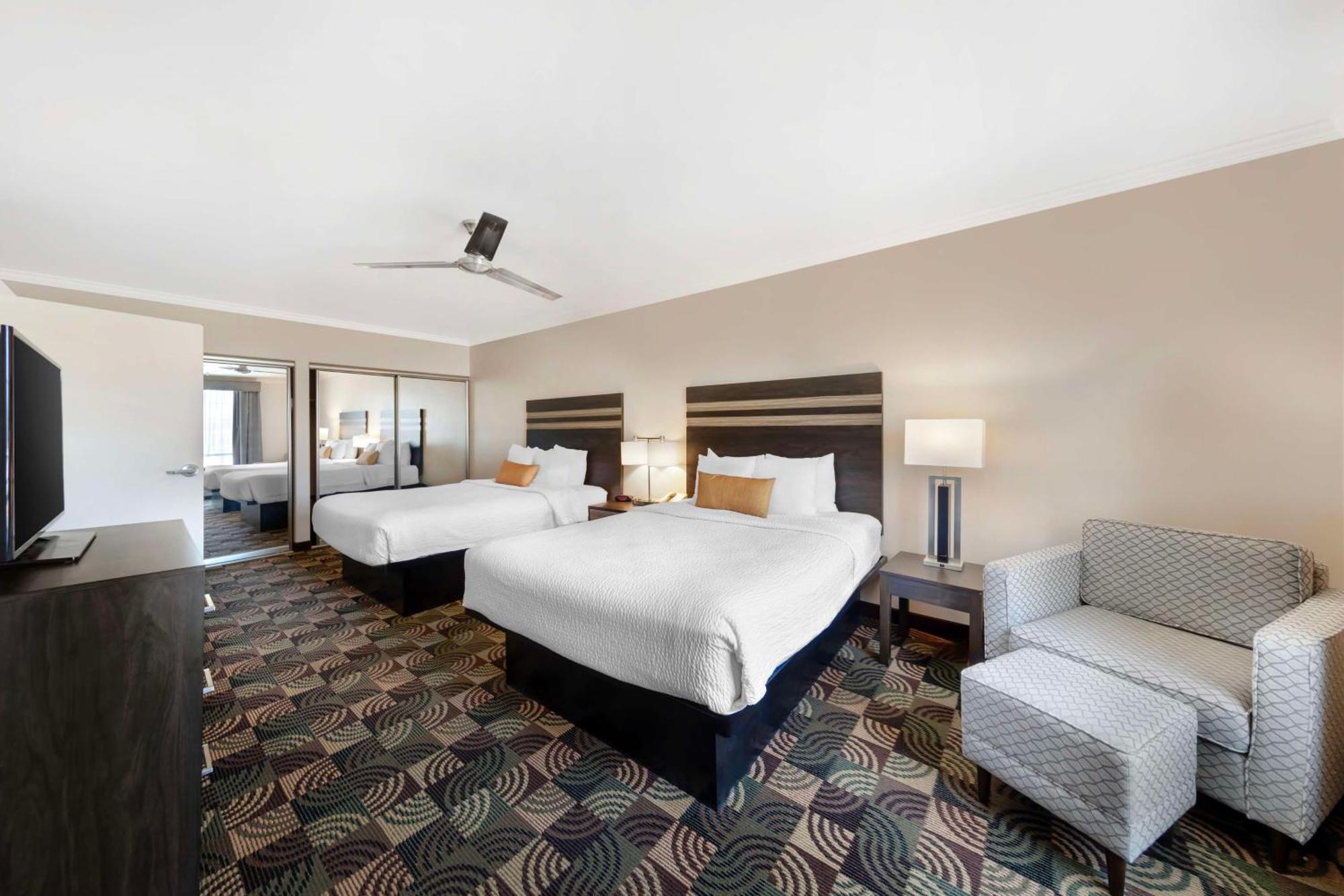 Best Western Plus Country Park Hotel Tehachapi Exterior photo