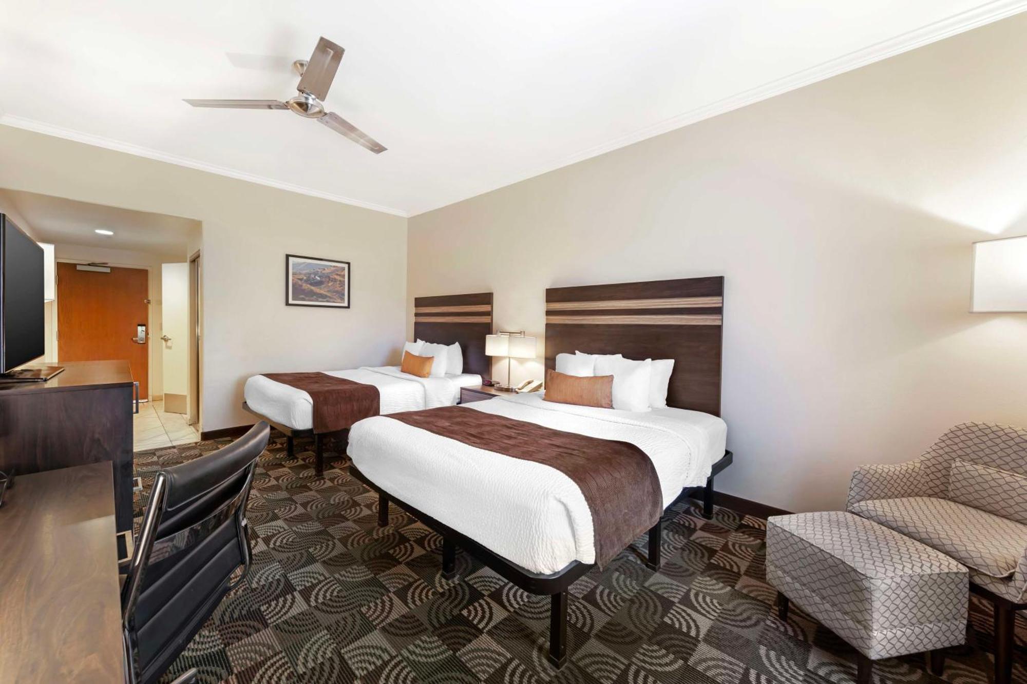 Best Western Plus Country Park Hotel Tehachapi Exterior photo