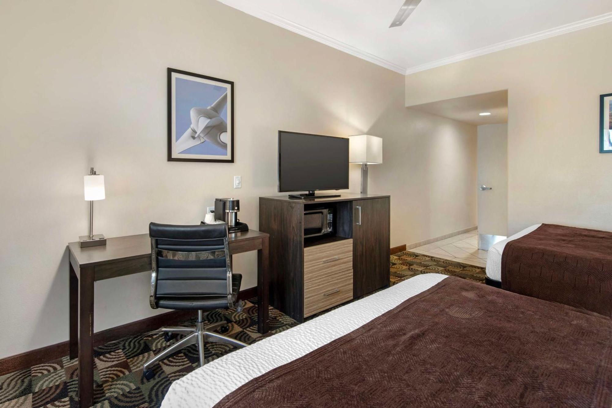 Best Western Plus Country Park Hotel Tehachapi Exterior photo