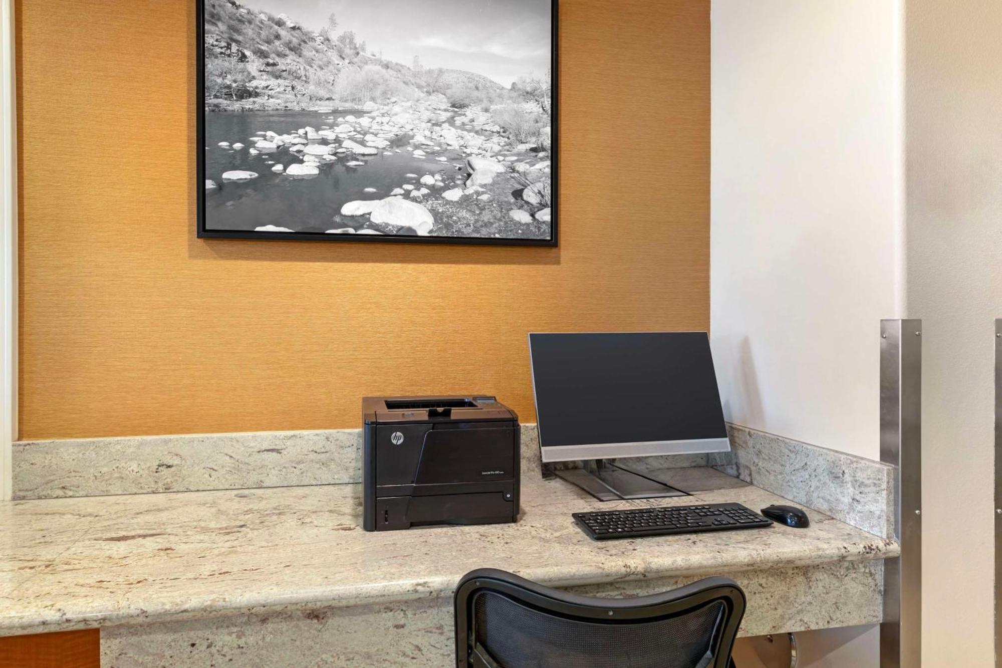 Best Western Plus Country Park Hotel Tehachapi Exterior photo